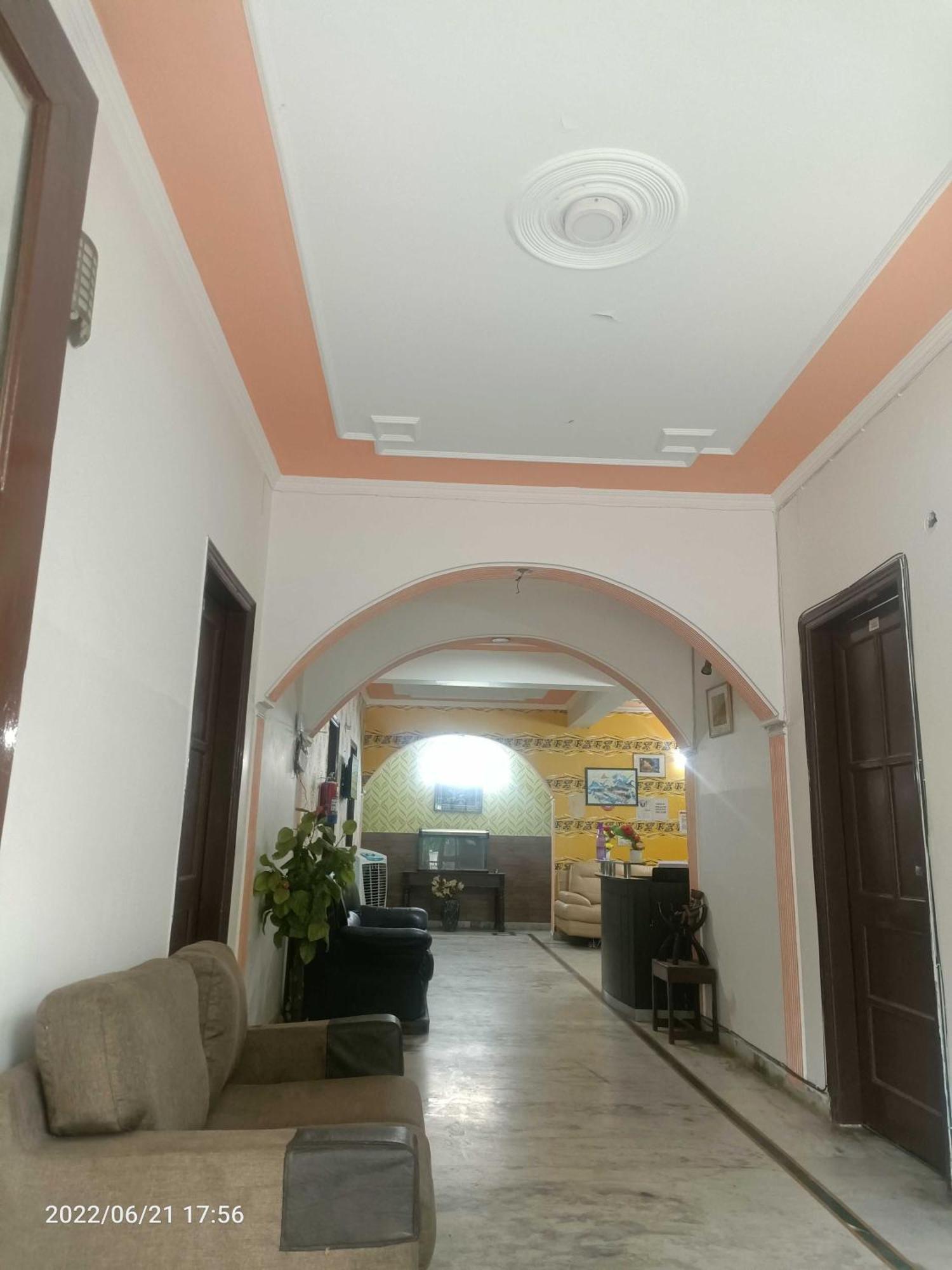 מלון נוידה Oyo Metro View Residency Near Snow World מראה חיצוני תמונה