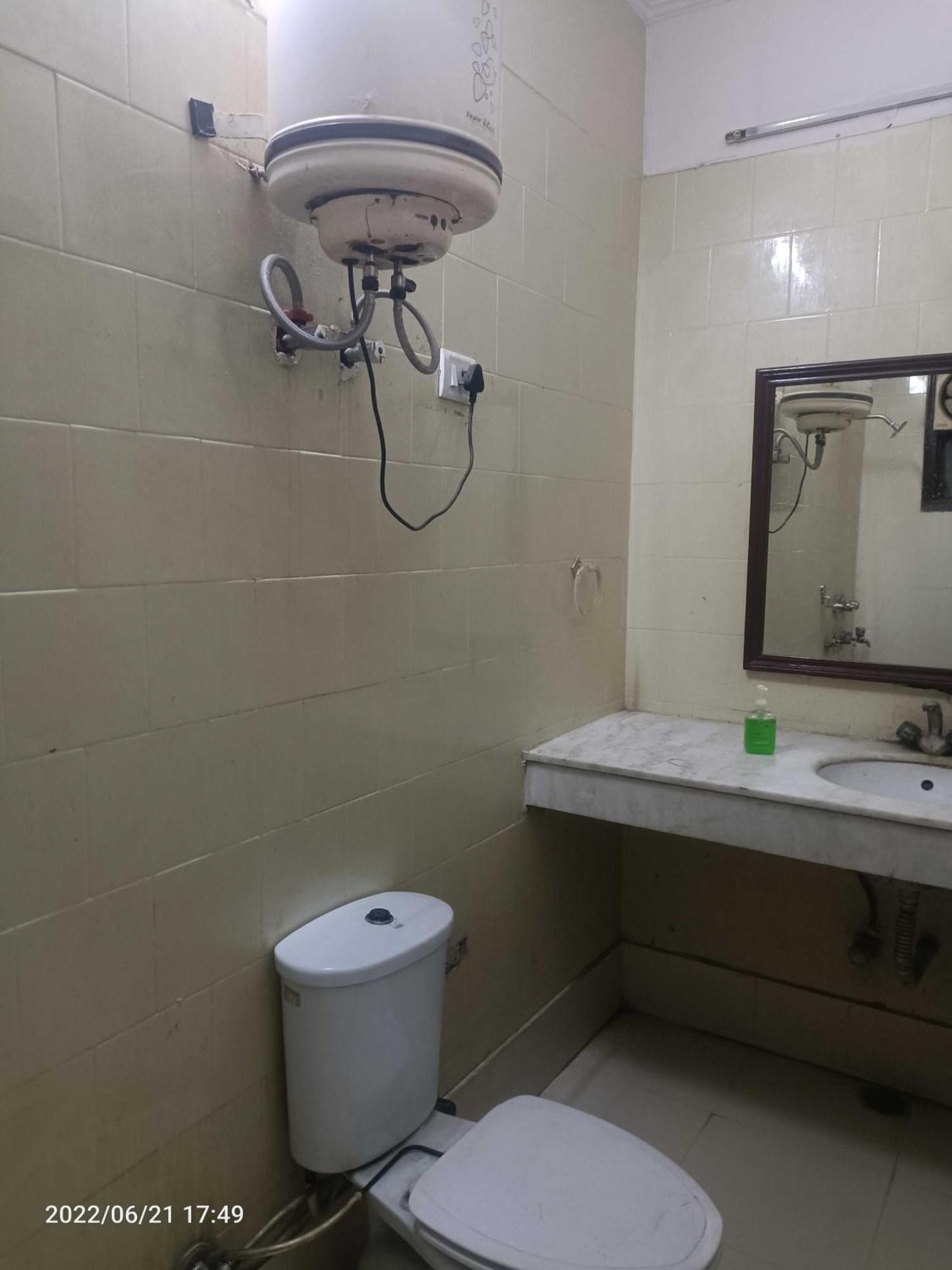 מלון נוידה Oyo Metro View Residency Near Snow World מראה חיצוני תמונה