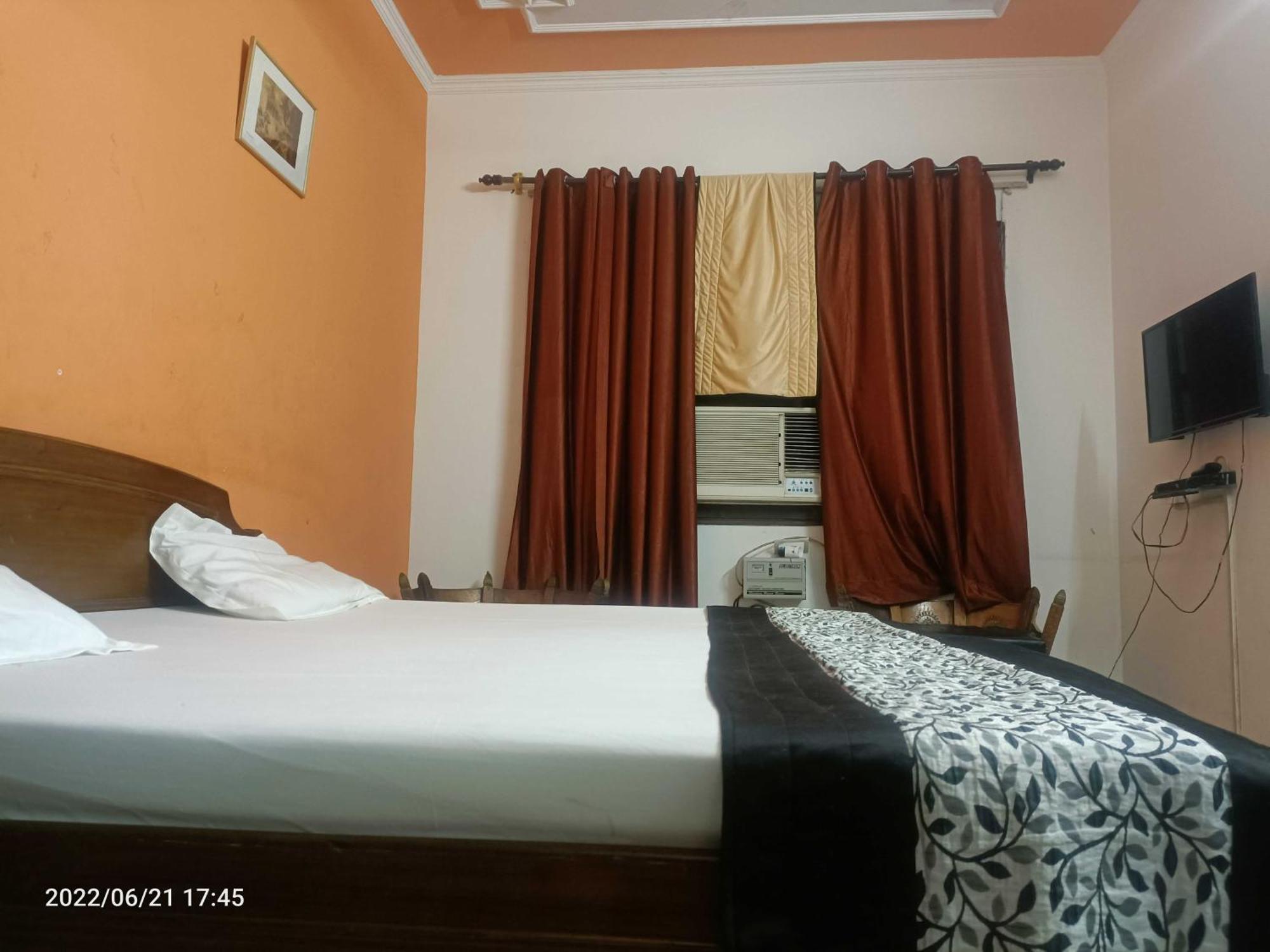 מלון נוידה Oyo Metro View Residency Near Snow World מראה חיצוני תמונה